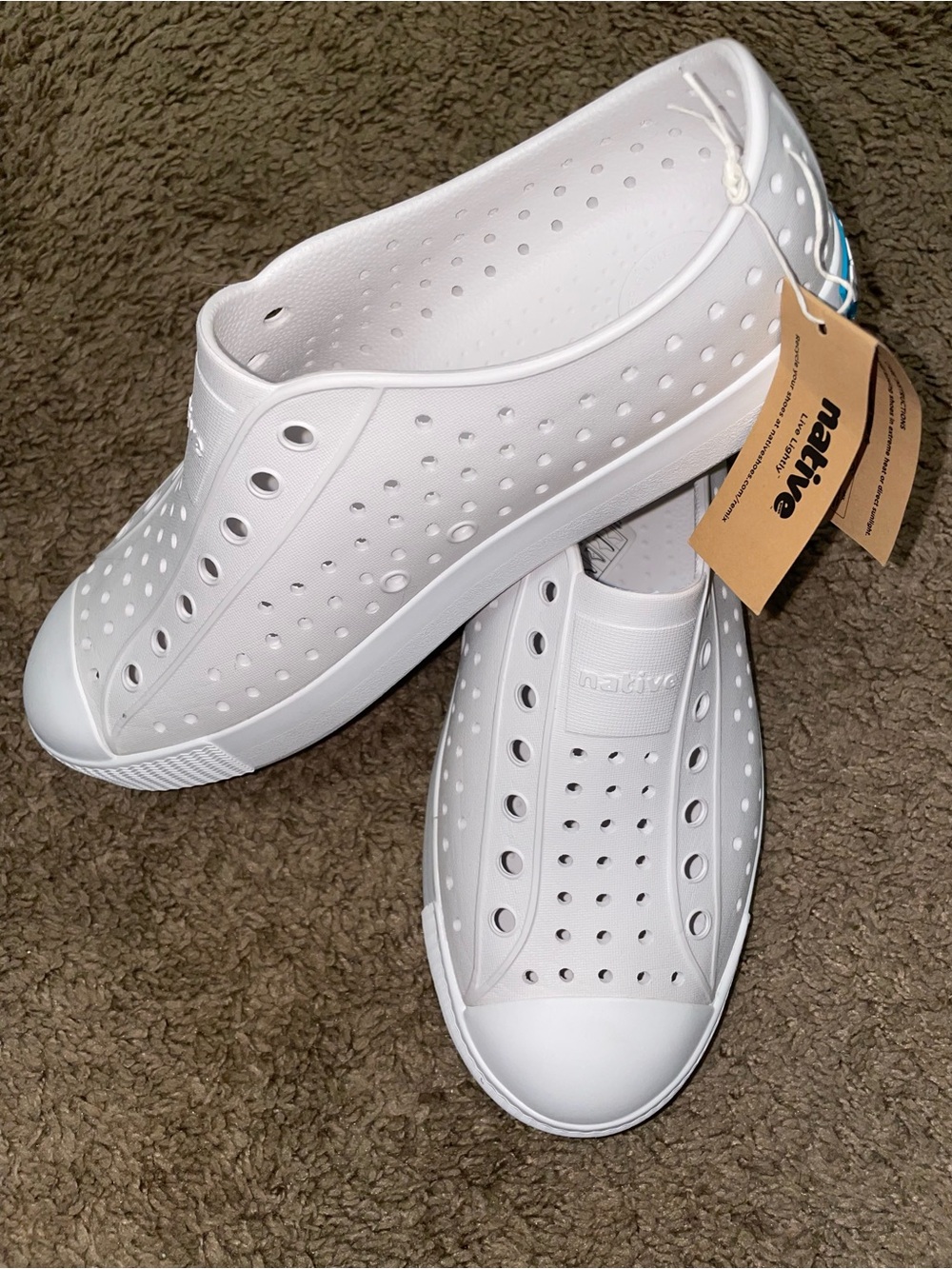 NWOB-Native Jefferson Kids White Slip-On Lightweight Waterproof Shoes Big Kids 5